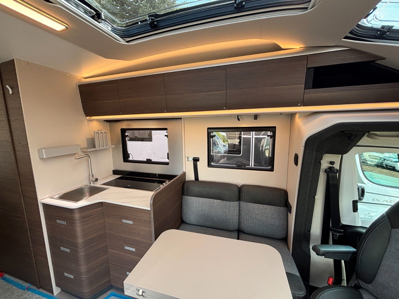 ADRIA Coral Supreme 670DC 2027,