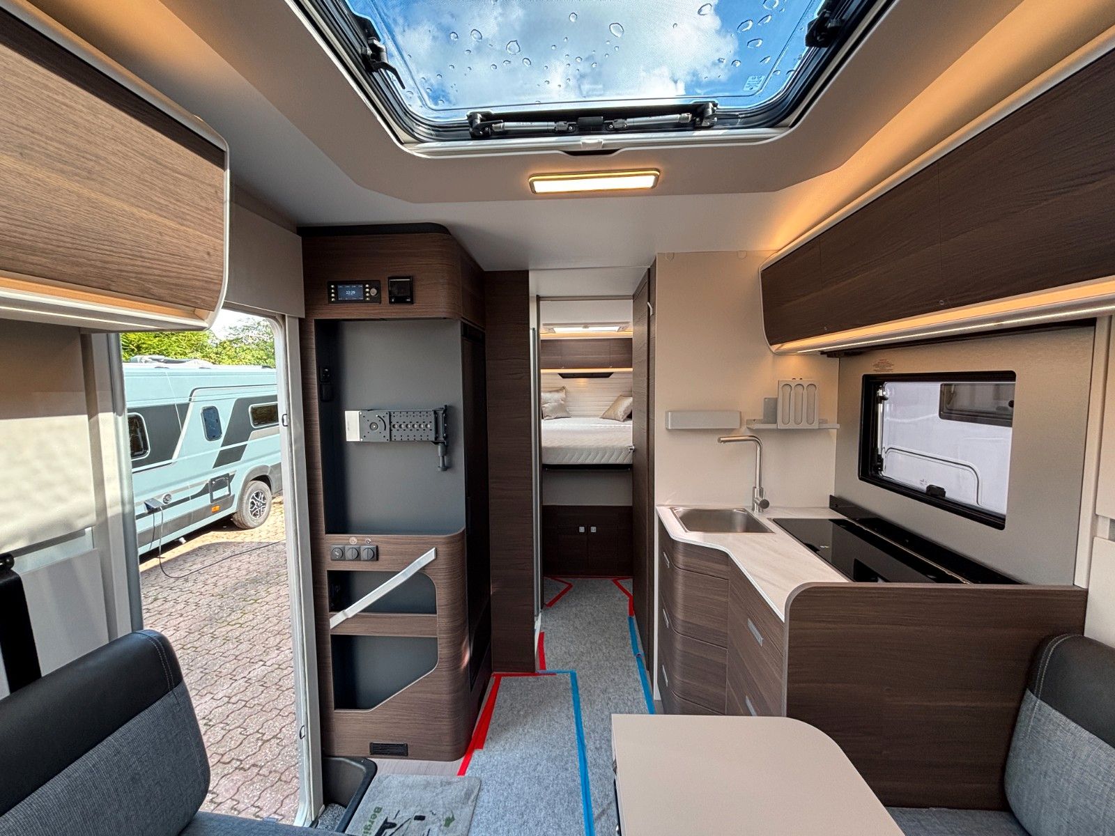 ADRIA Coral Supreme 670DC 2027,