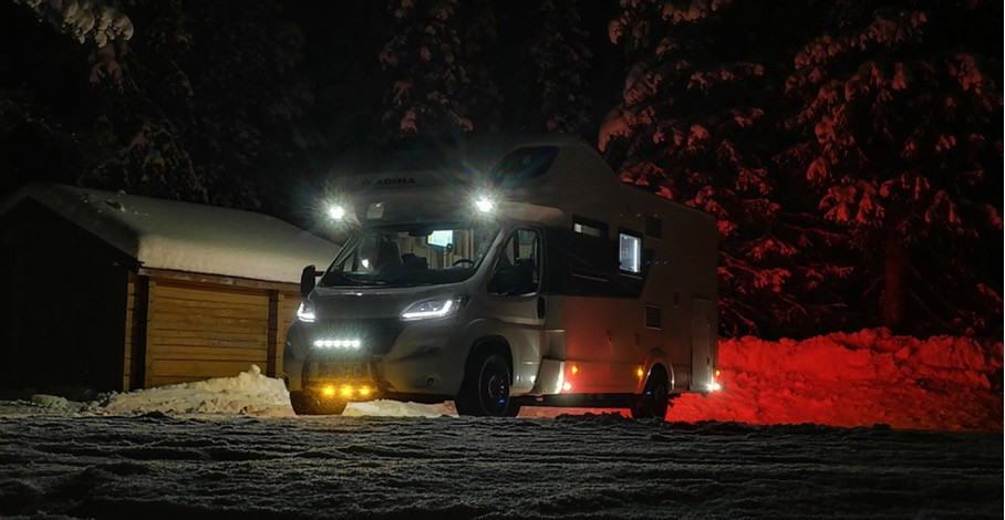 Adria Wohnmobil Winterabenteuer Teil 2: Frostnächte in Lappland und familiäre Silvesterfreuden