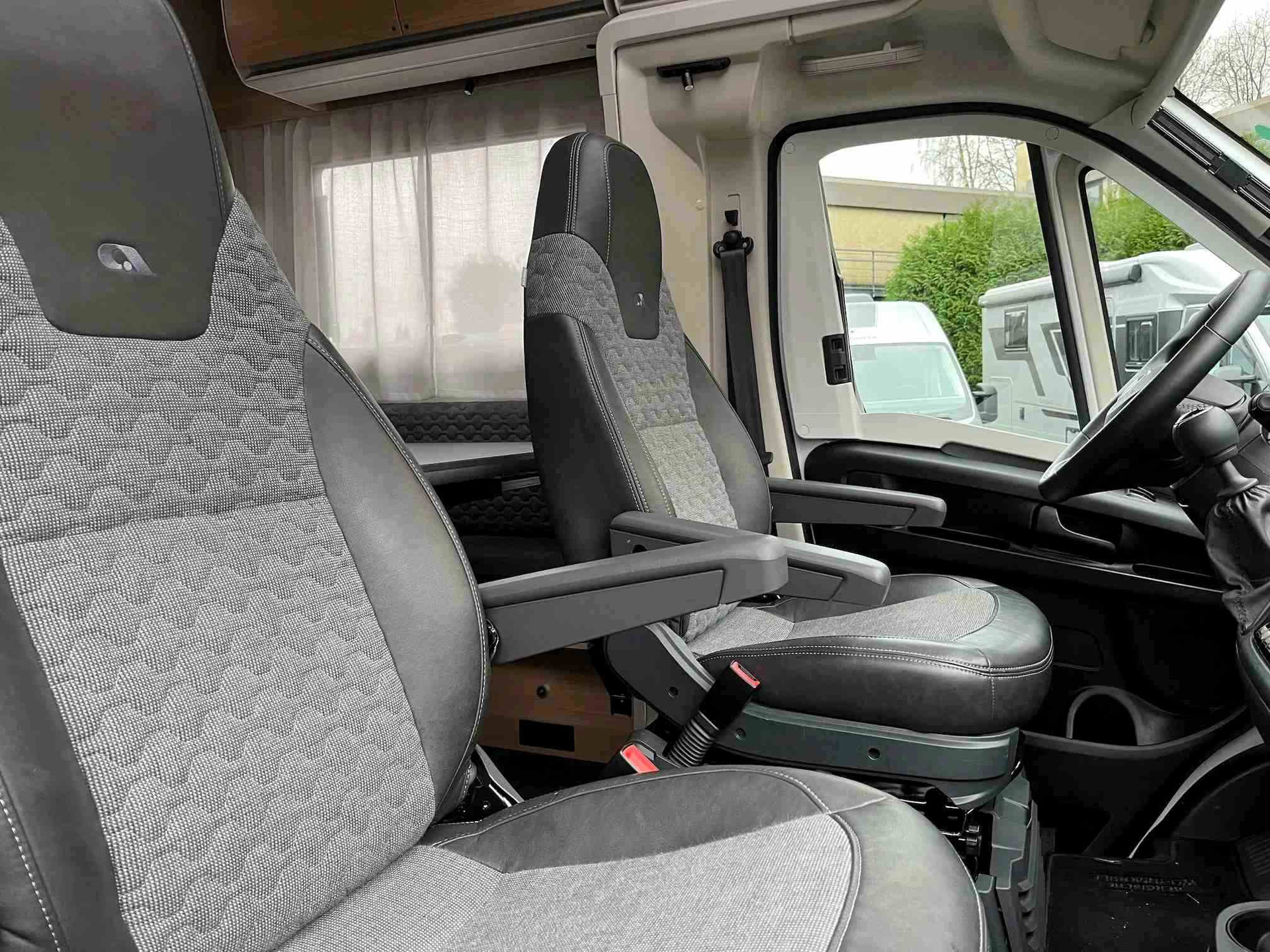 Huge Henry 2 Adria Matrix All-In 670 SL