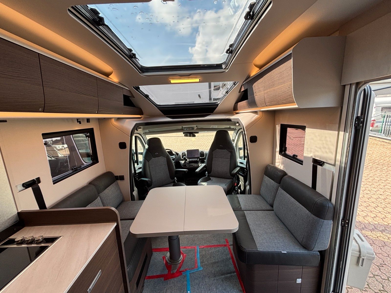 ADRIA Coral Supreme 670DC 2027,