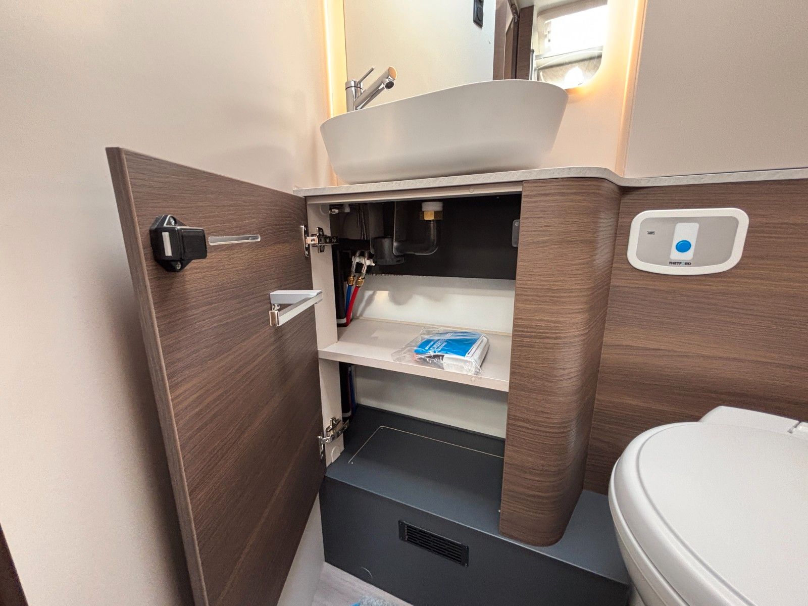 ADRIA Coral Supreme 670DC 2027,