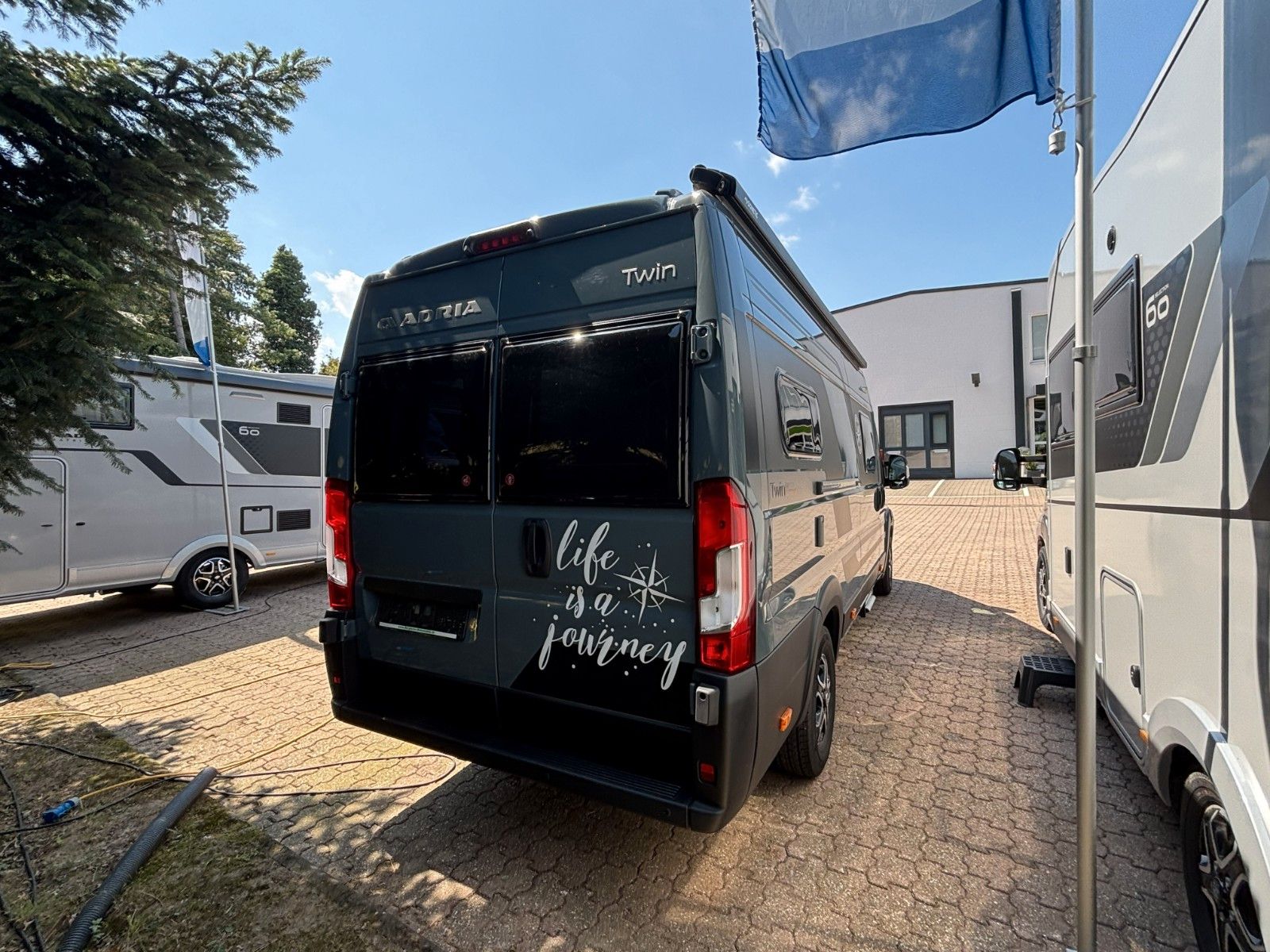 Adria Twin Supreme 640SLB, Alarmanlage, Markise, 2023