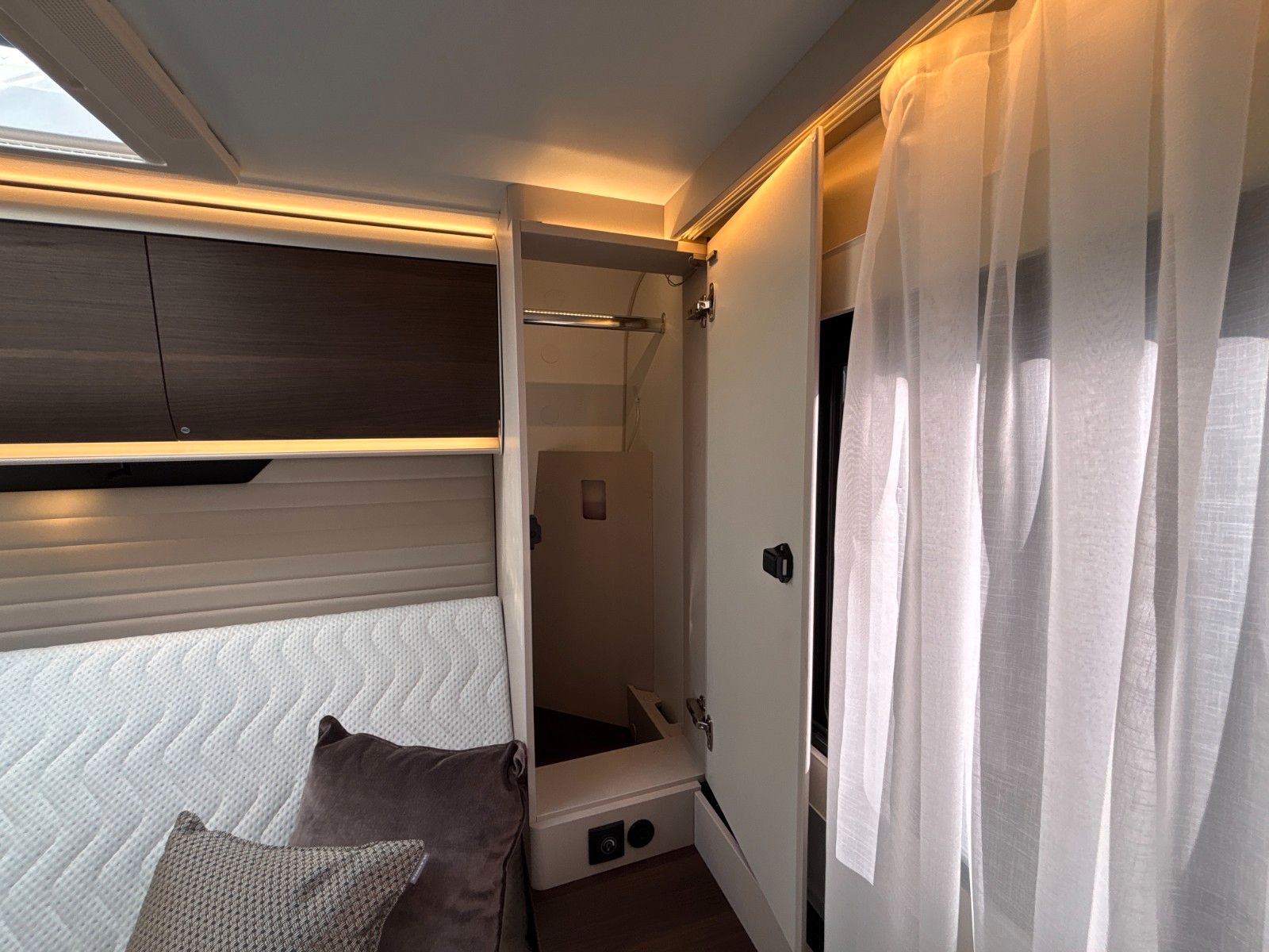 ADRIA Coral Supreme 670DC 2027,