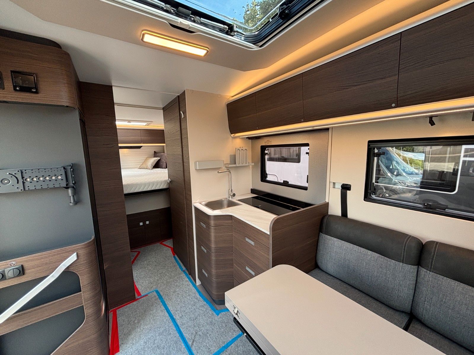 ADRIA Coral Supreme 670DC 2027,