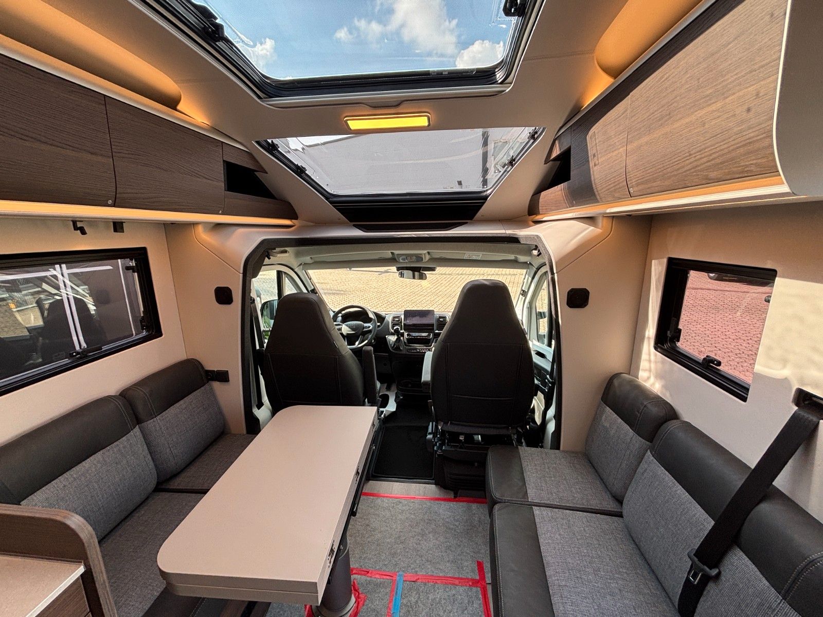 ADRIA Coral Supreme 670DC 2027,