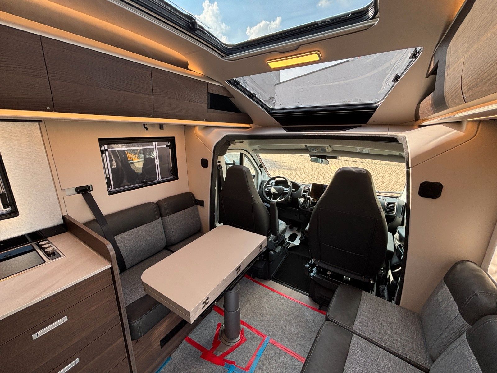 ADRIA Coral Supreme 670DC 2027,
