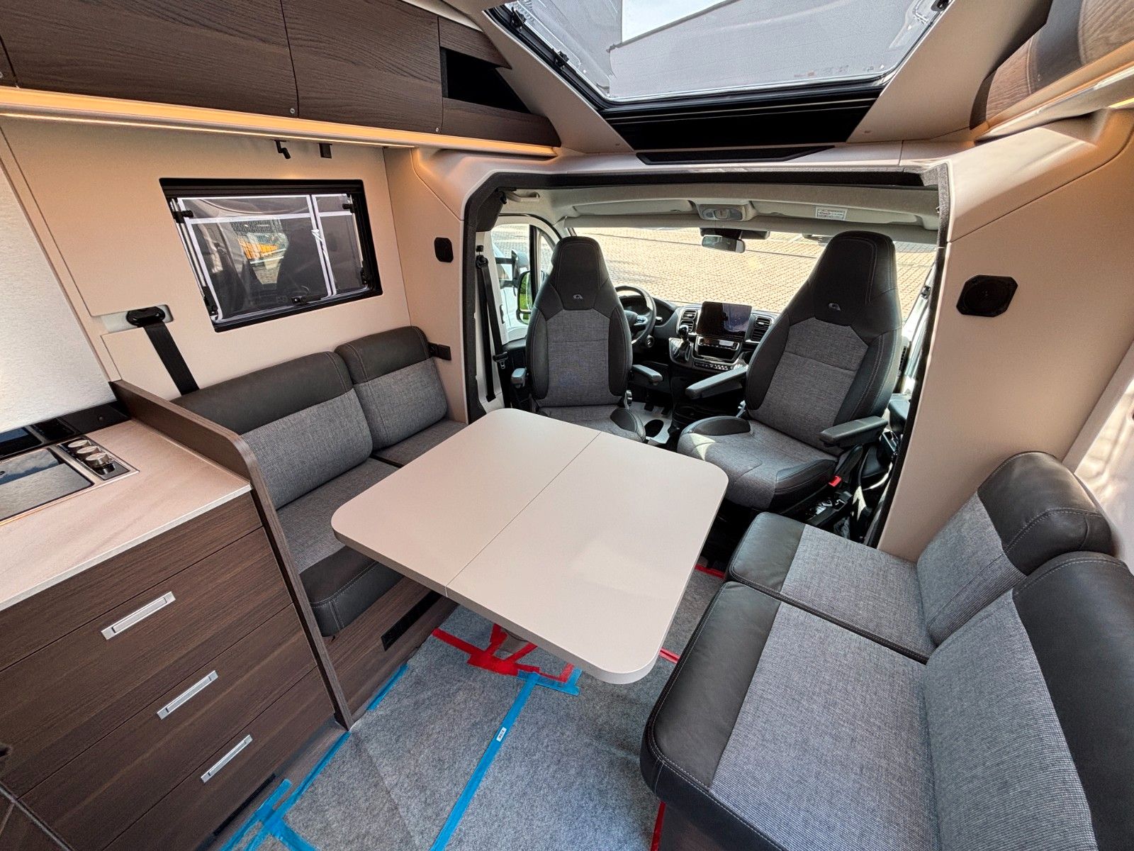 ADRIA Coral Supreme 670DC 2027,