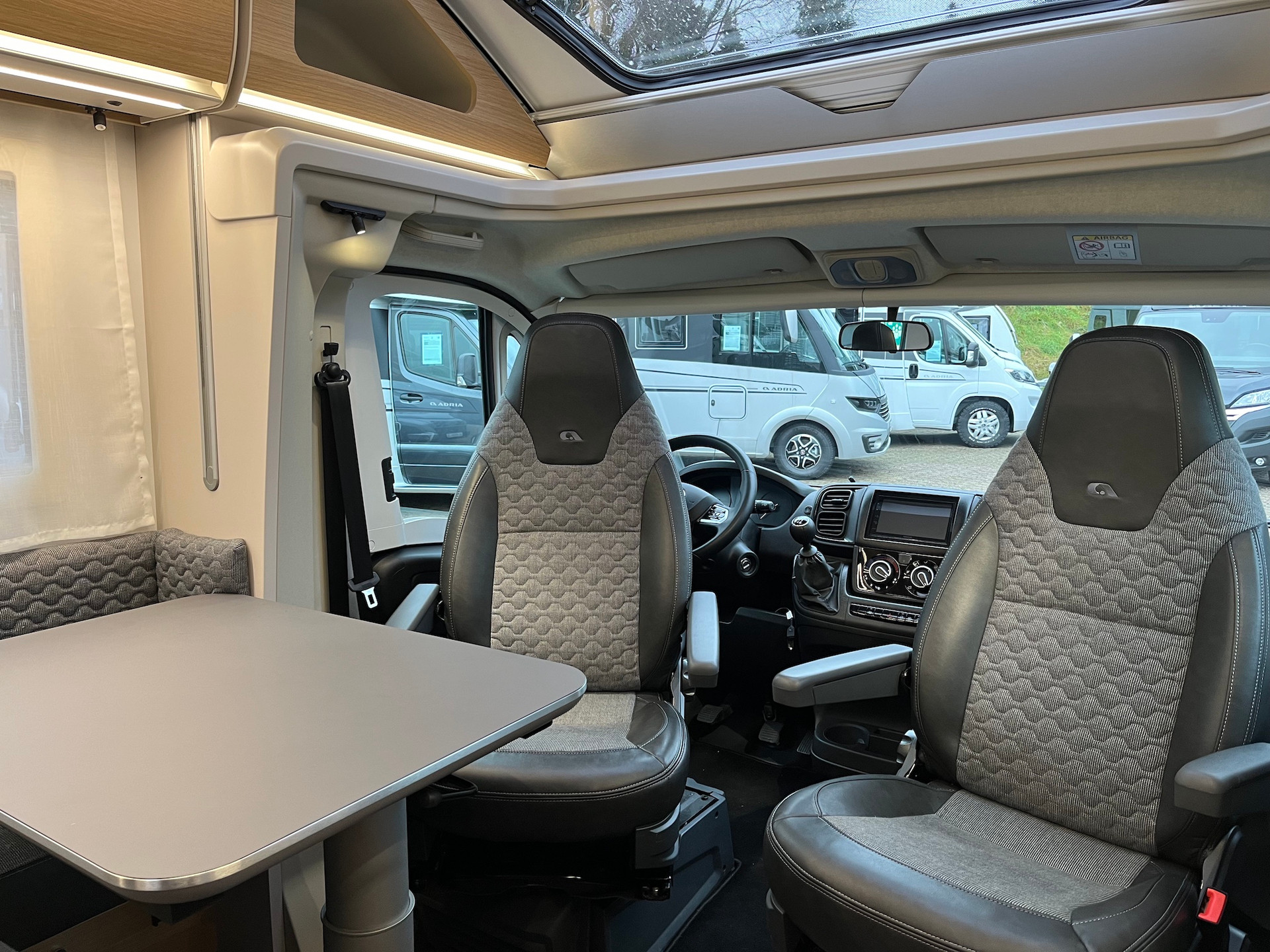 Huge Henry 2 Adria Matrix All-In 670 SL