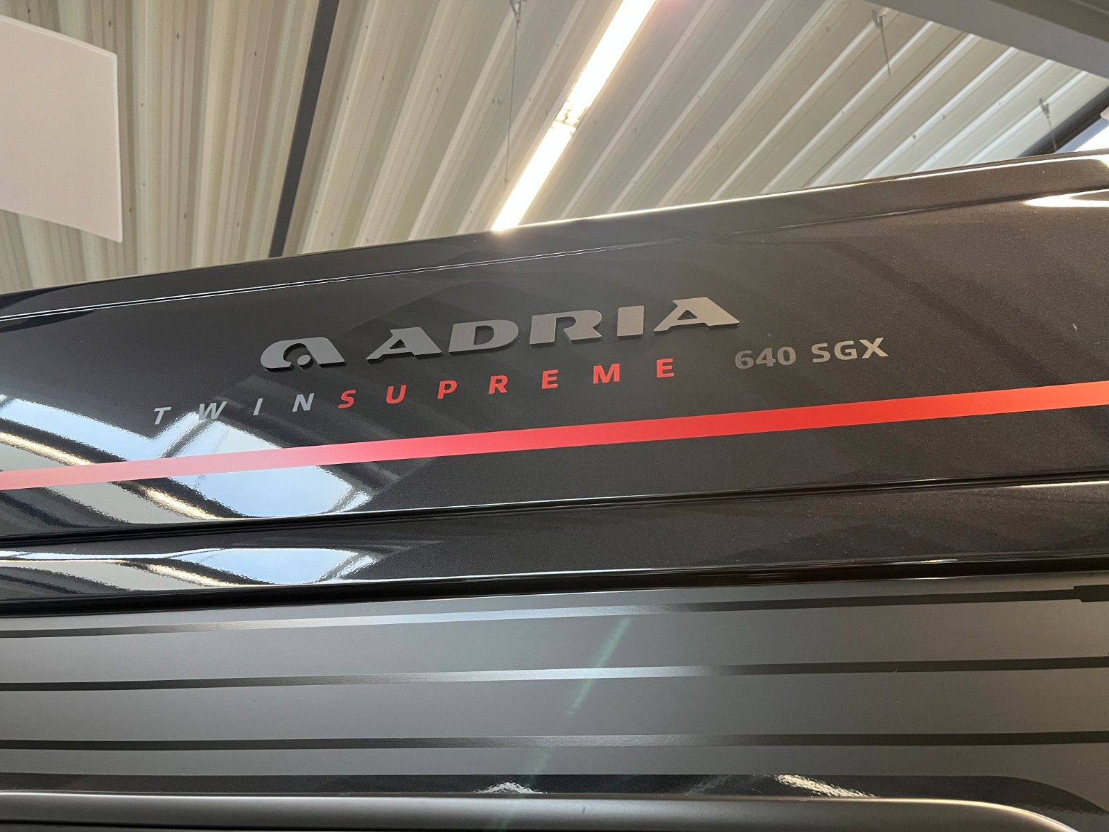 ADRIA Twin Supreme 640 SGX,Voll-Luftf.,400WP,18",Leder