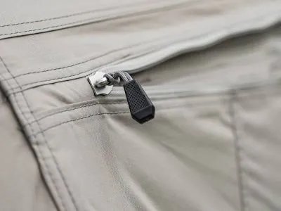 Detailaufnahme des Reißverschlusses am Telta Spirit 290 Vorzelt mit hochwertiger Verarbeitung und robustem Material