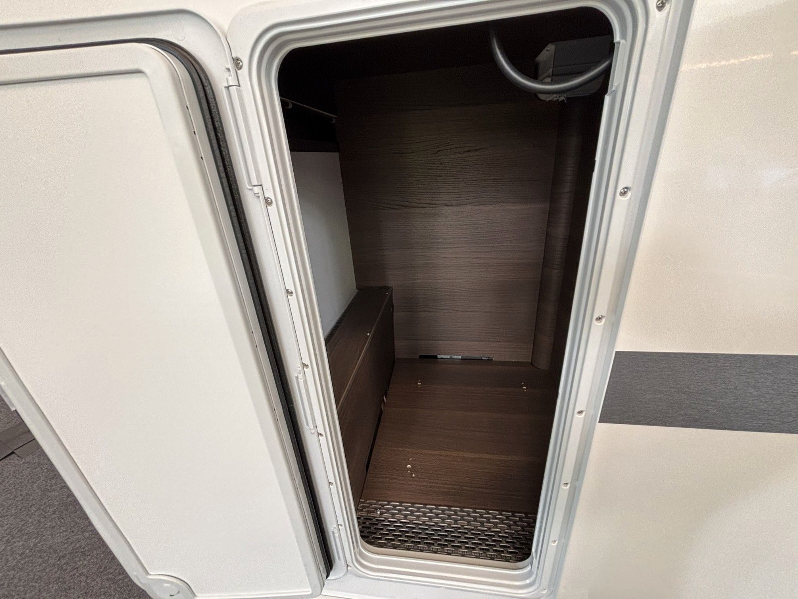 ADRIA Alpina 663 HT 2026 Frontküche,Heckbad,Backofen