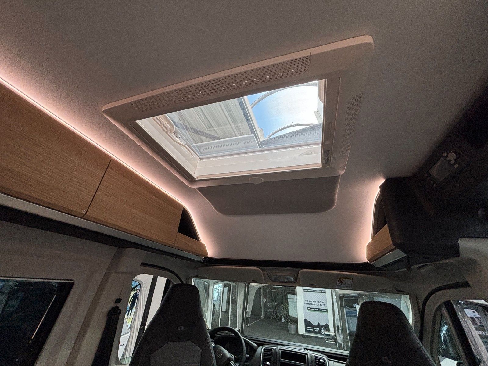 Adria Twin 640 SGX White Edition