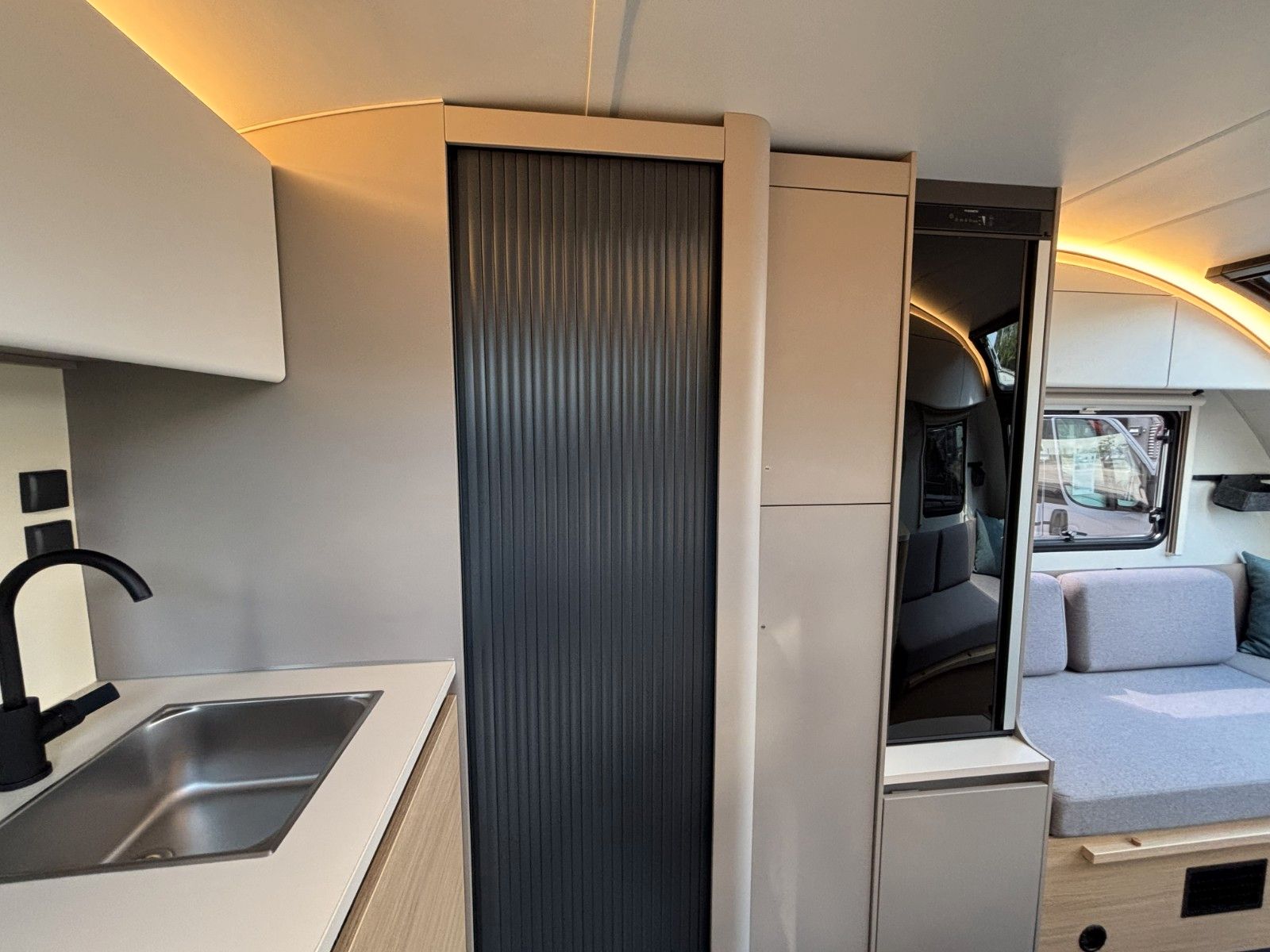 Adria Action 391 LH, Mover, Applikationen Grau 2026