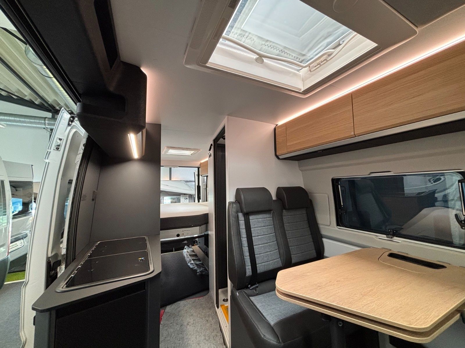 Adria Twin 640 SGX White Edition