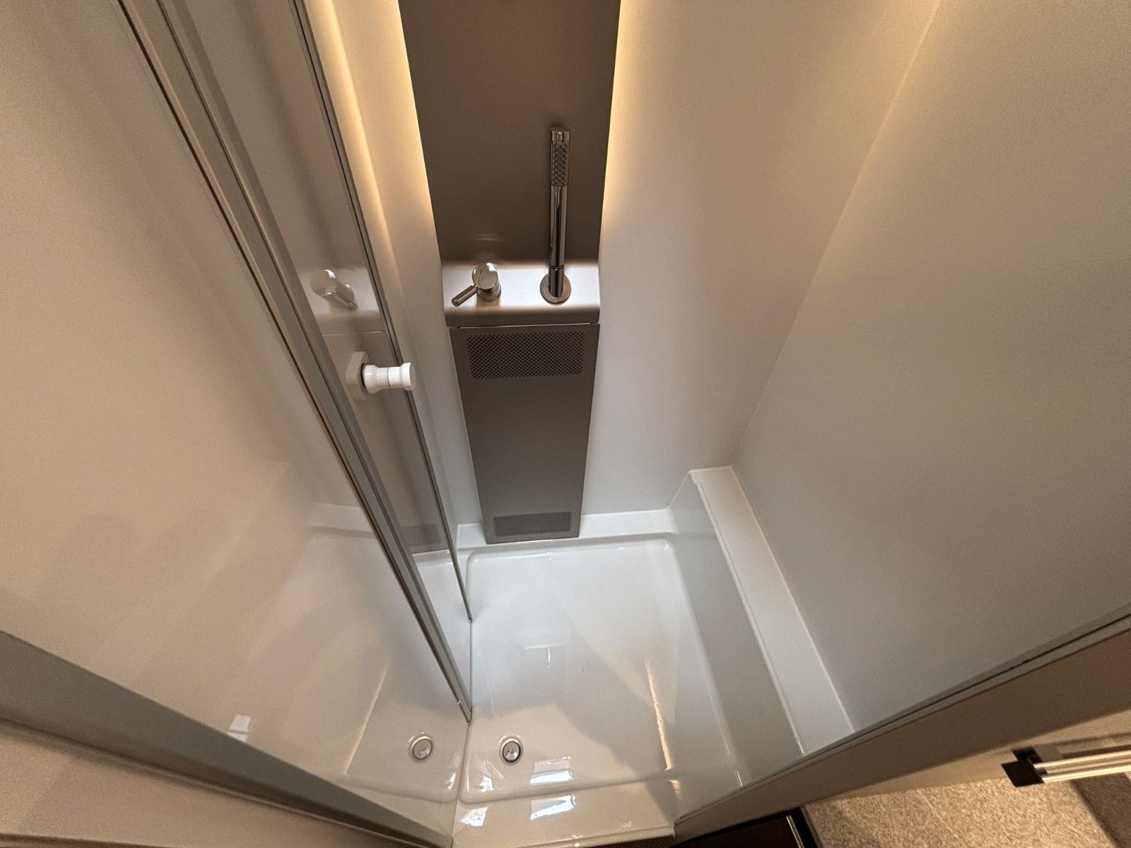 ADRIA Alpina 663 HT 2026 Frontküche,Heckbad,Backofen