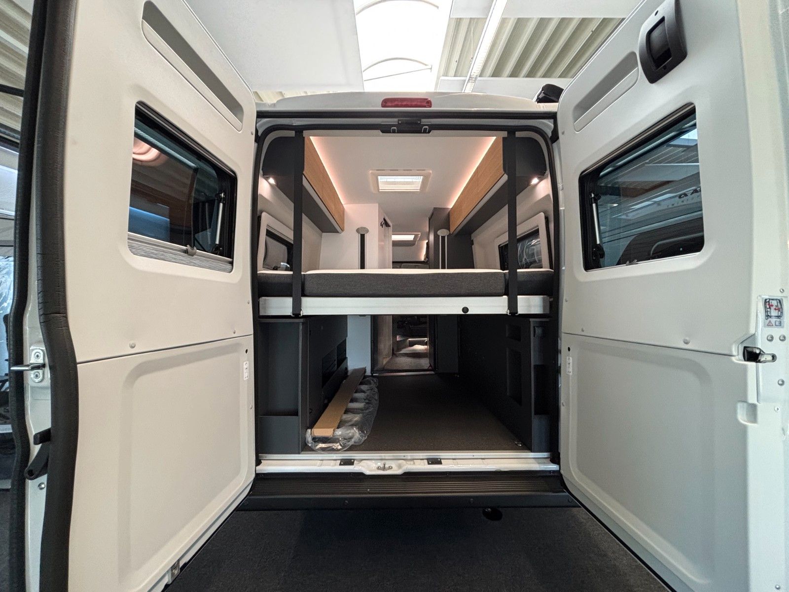 Adria Twin 640 SGX White Edition