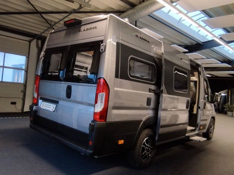 Adria Twin 640 SLB 60Y Jubilee 42,5 Maxi Combi D6E