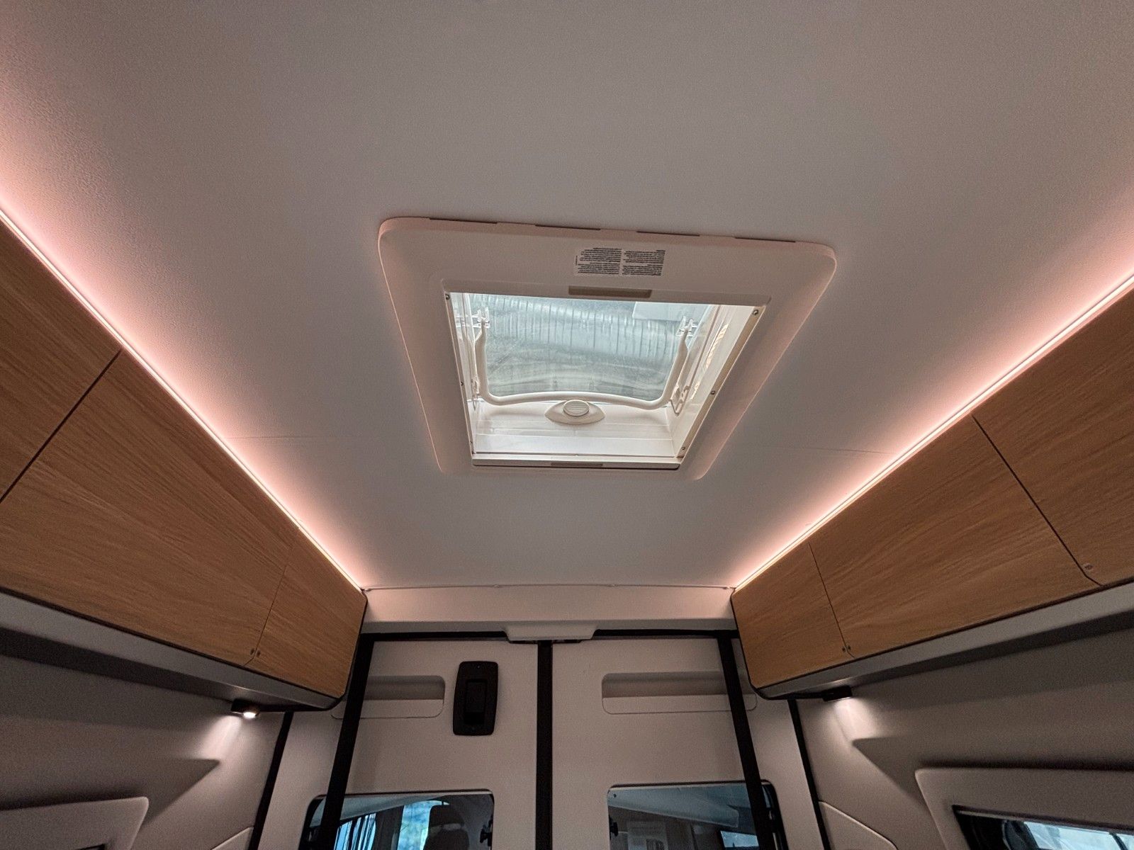 Adria Twin 640 SGX White Edition