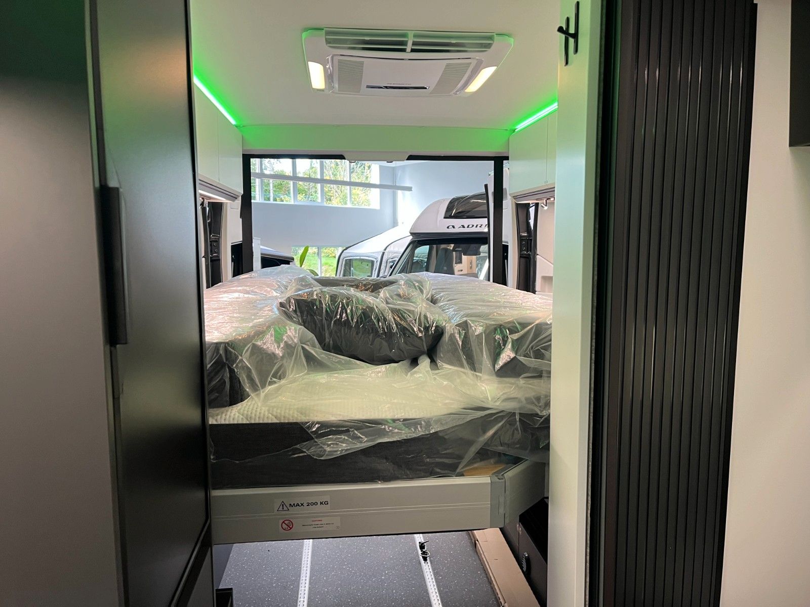 ADRIA Twin Supreme 640 SGX,Voll-Luftf.,400WP,18",Leder