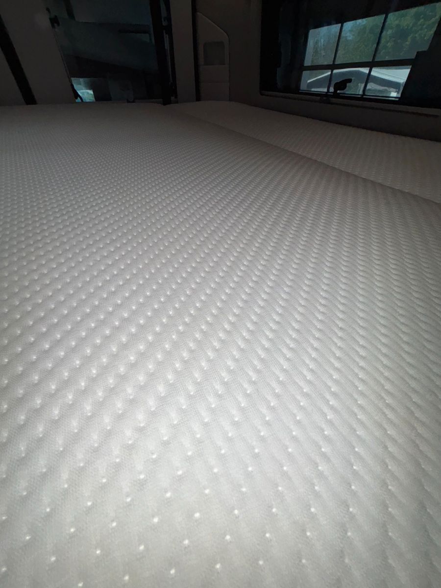 Adria Twin 640 SGX White Edition