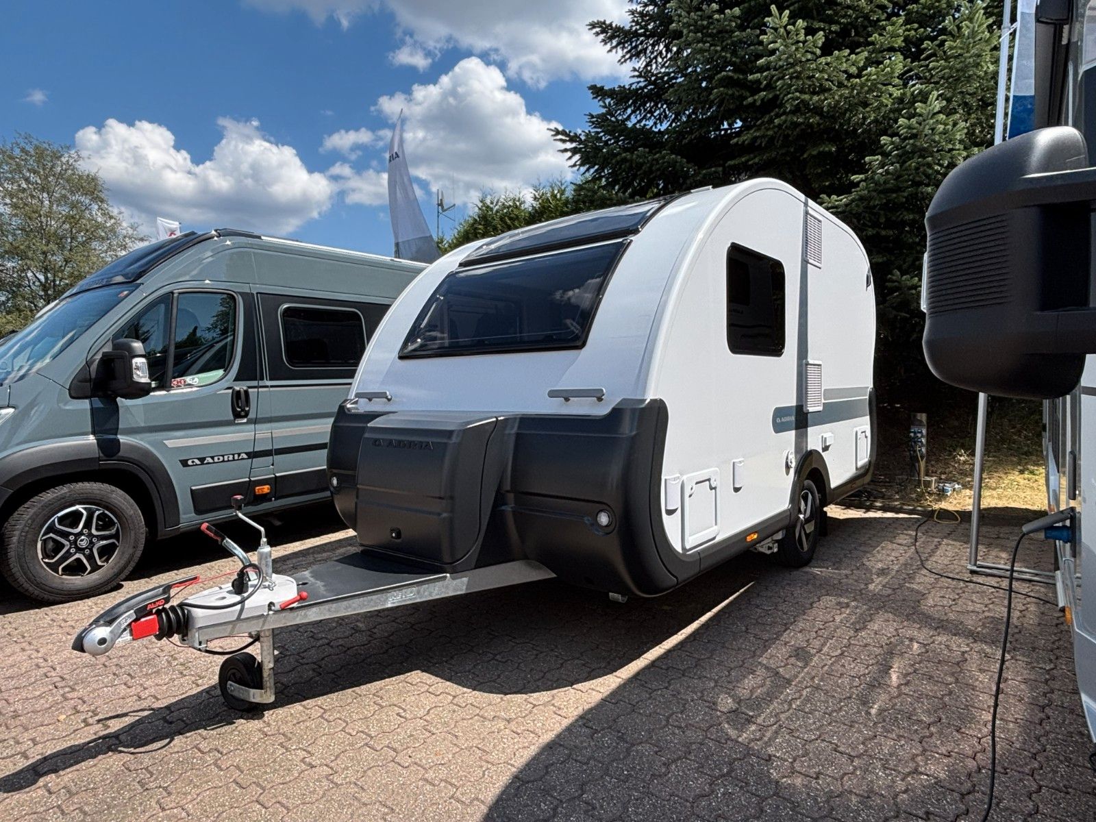 Adria Action 391 LH, Mover, Applikationen Grau 2026