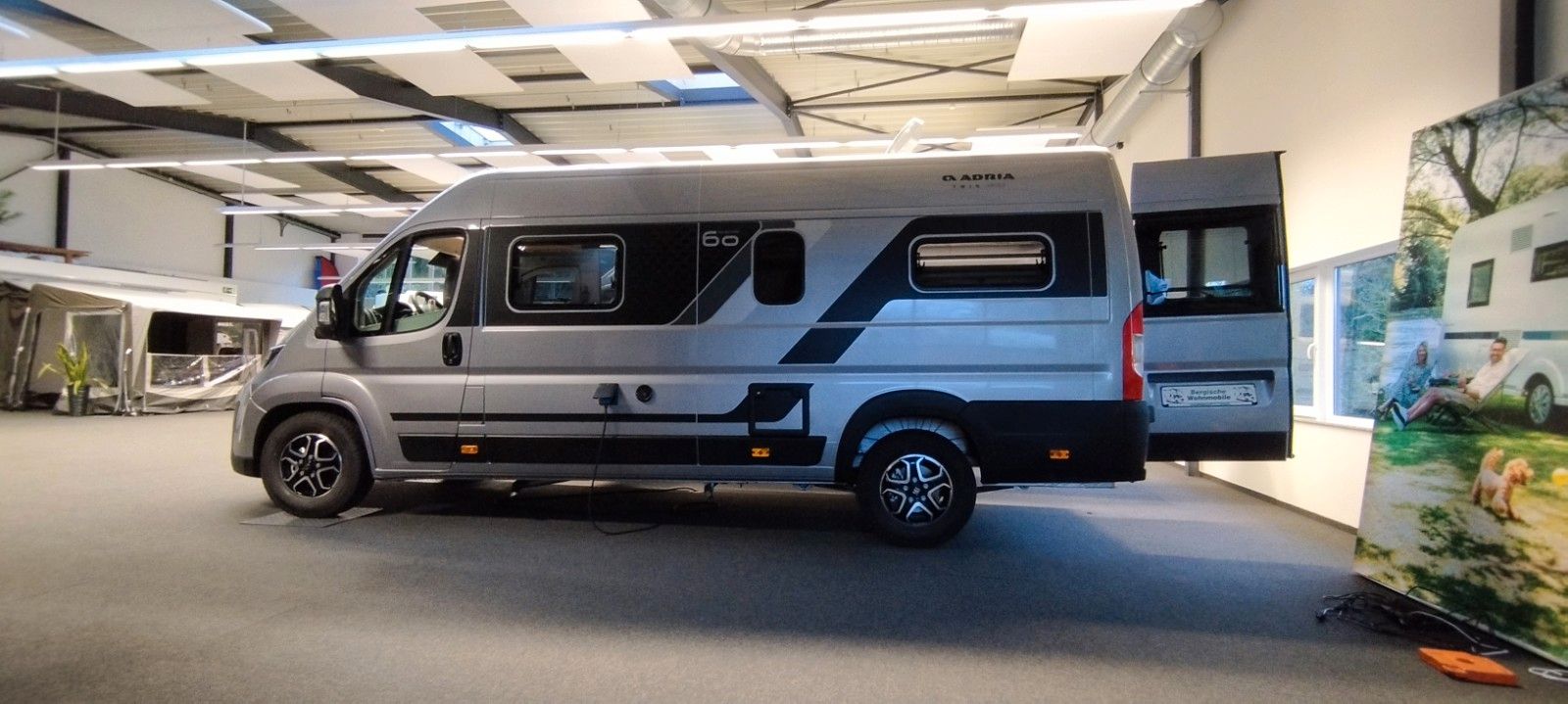 Adria Twin 640 SLB 60Y Jubilee 42,5 Maxi Combi D6E
