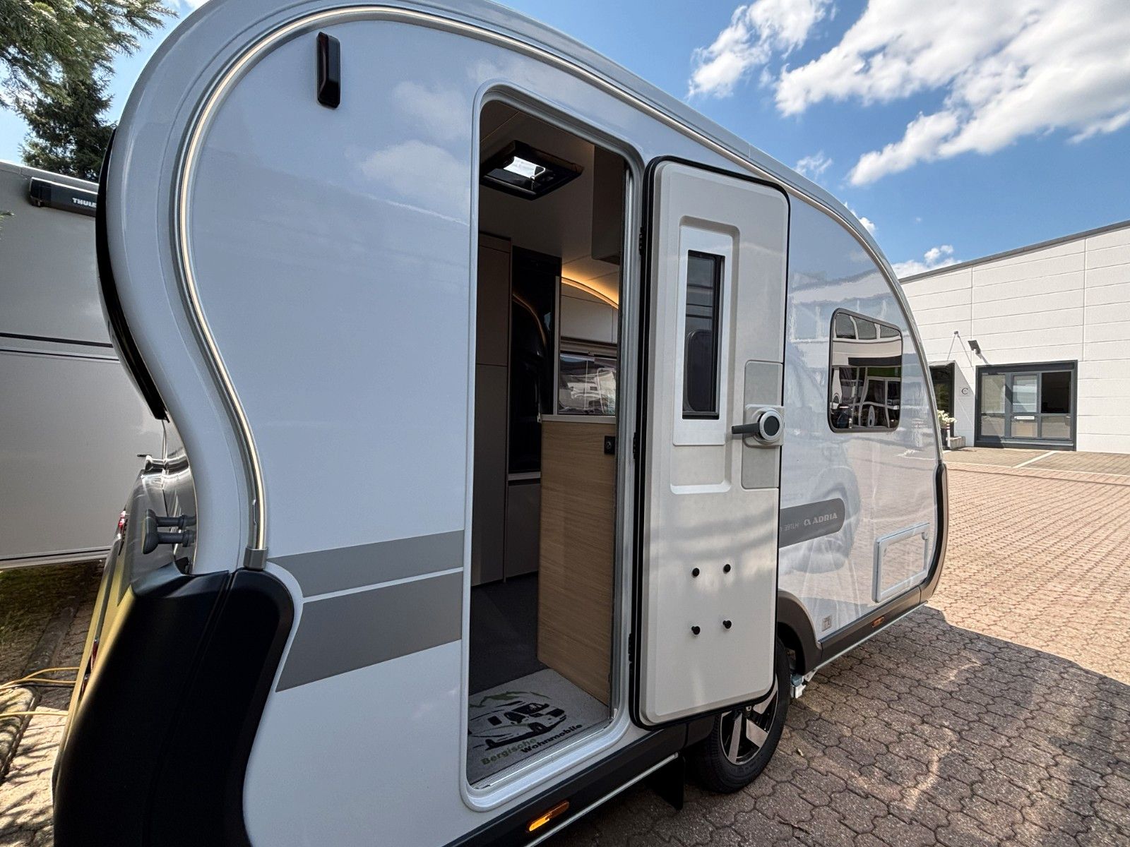 Adria Action 391 LH, Mover, Applikationen Grau 2026