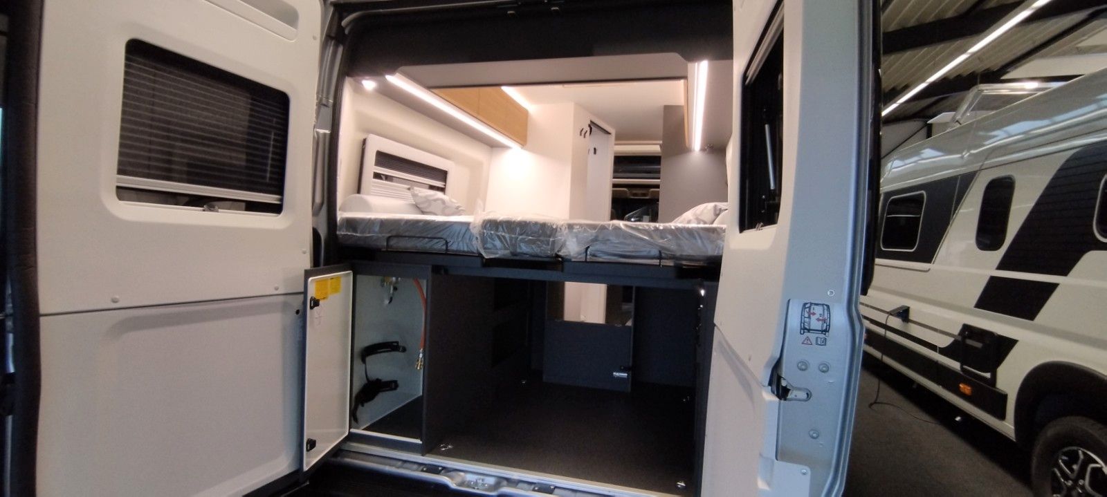 Adria Twin 640 SLB 60Y Jubilee 42,5 Maxi Combi D6E