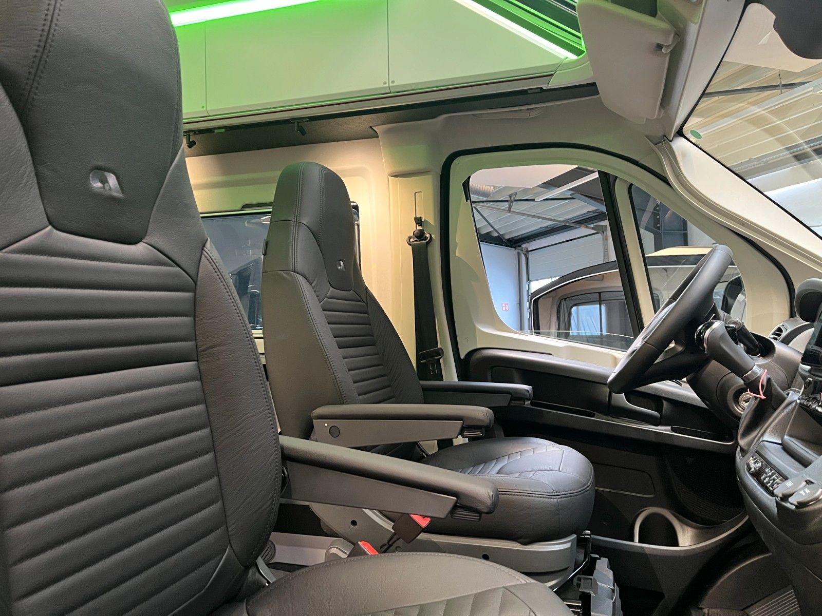 ADRIA Twin Supreme 640 SGX,Voll-Luftf.,400WP,18",Leder
