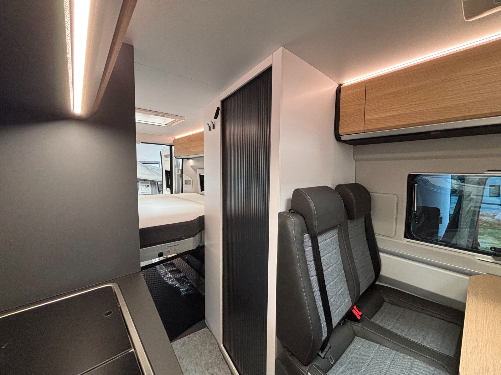Adria Twin 640 SGX White Edition