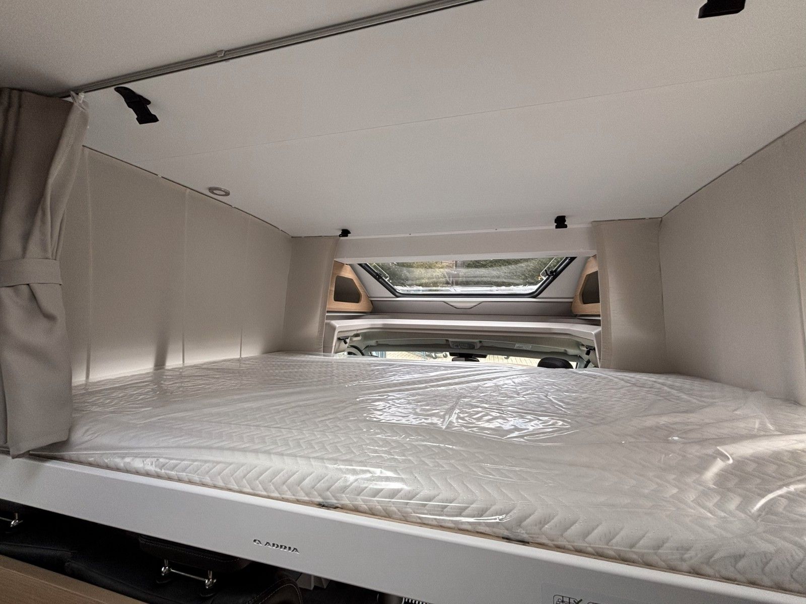 Adria Matrix 60Y 670 SL Jubilee 180,Luftfed.,Combi6 E