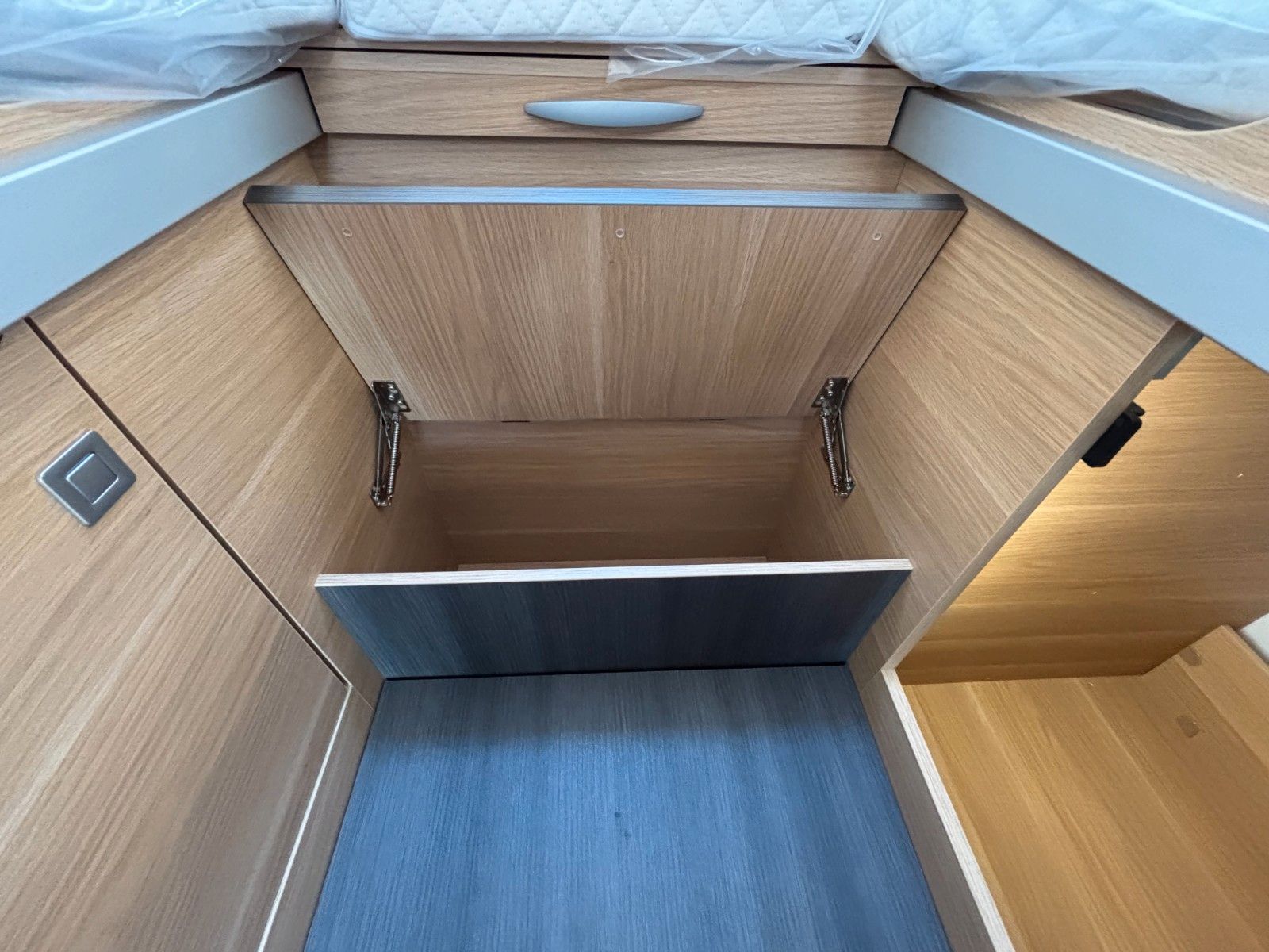 Adria Matrix 60Y 670 SL Jubilee 180,Luftfed.,Combi6 E