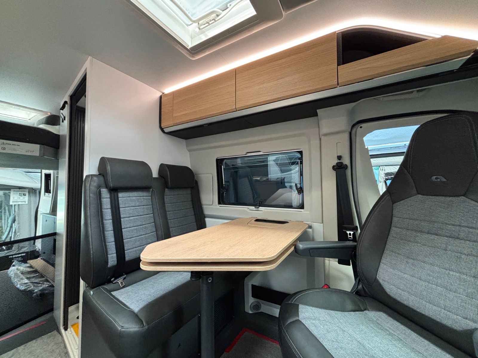Adria Twin 640 SGX White Edition