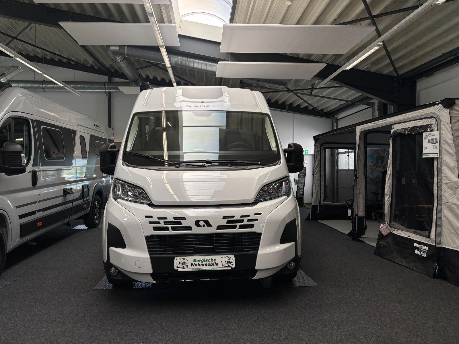 Adria Twin 640 SGX White Edition