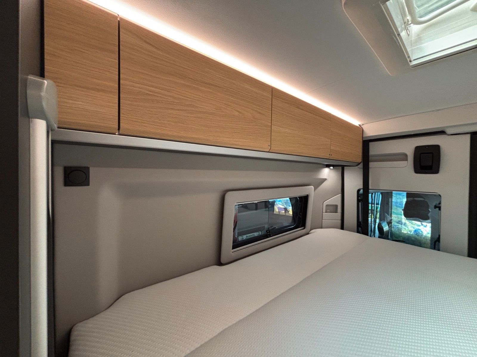 Adria Twin 640 SGX White Edition