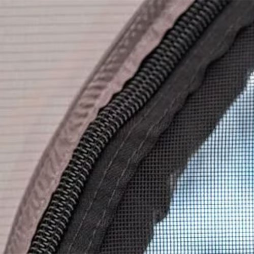 Detailaufnahme von Fliegengitter und Reißverschluss am Telta Spirit 290 Vorzelt für optimale Belüftung und Insektenschutz