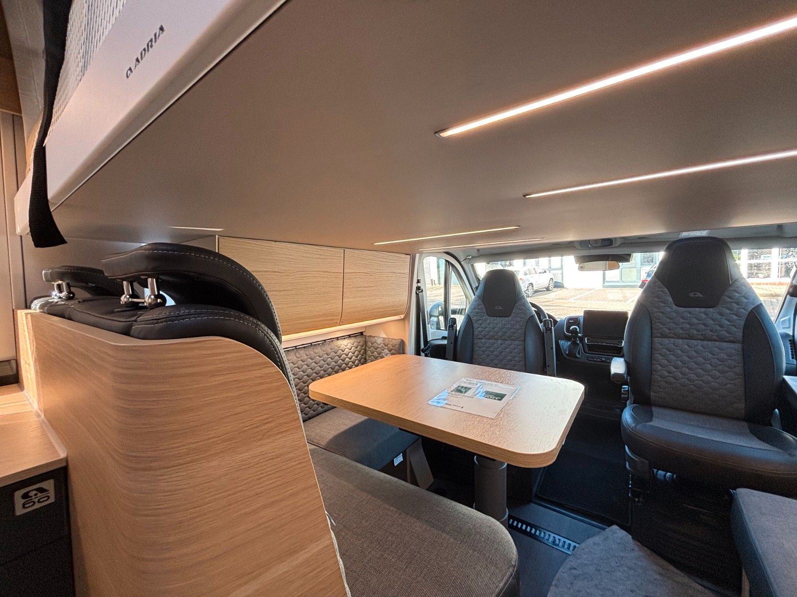 Adria Matrix 60Y 670 SL Jubilee 180,Luftfed.,Combi6 E