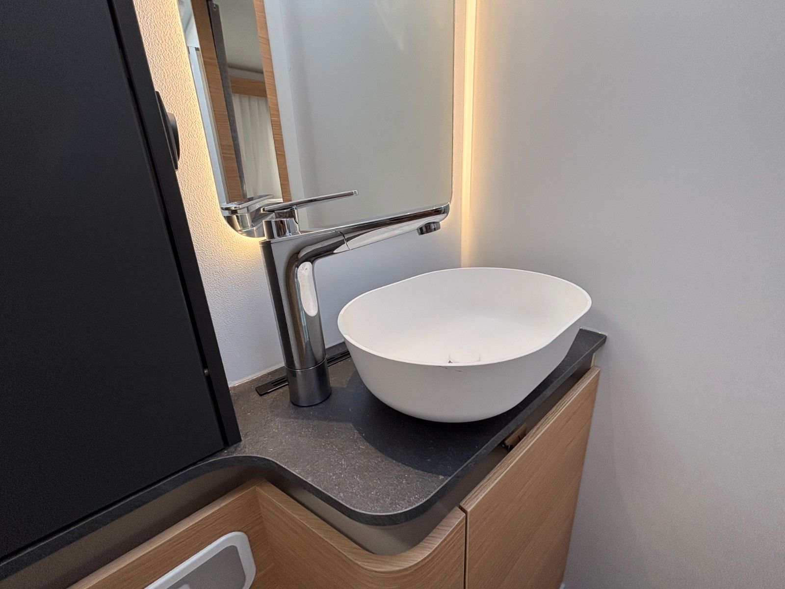 Adria Matrix 60Y 670 SL Jubilee 180,Luftfed.,Combi6 E