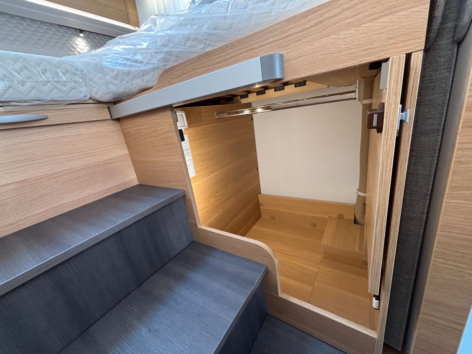 Adria Matrix 60Y 670 SL Jubilee 180,Luftfed.,Combi6 E