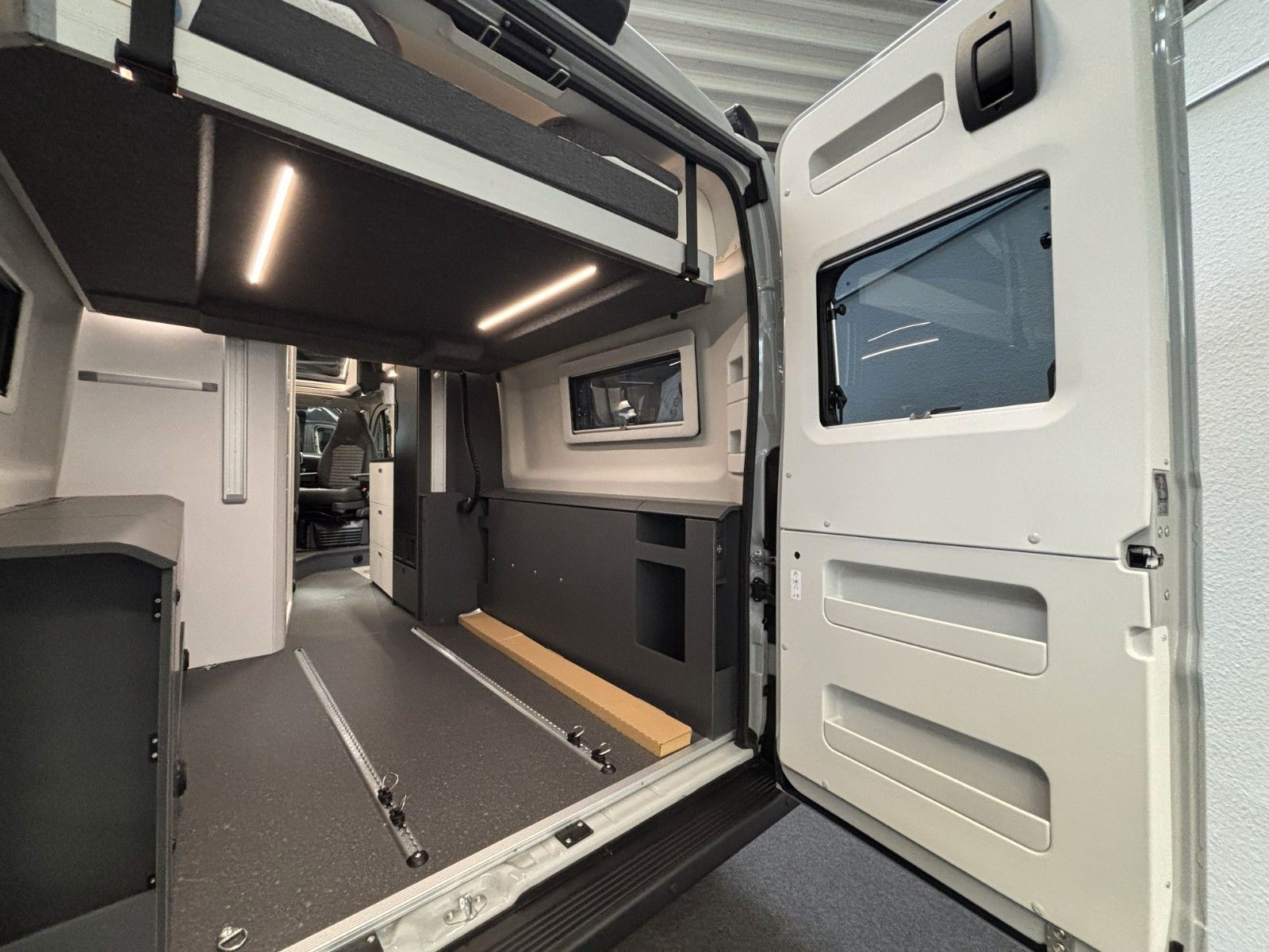 ADRIA Twin Edition 640 SGX 42,5Maxi 180PS,Autom.,Arno,