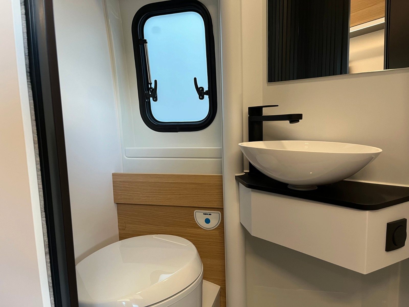 Adria Twin 640 SLB 60Y Jubilee 42,5 Maxi Combi D6E
