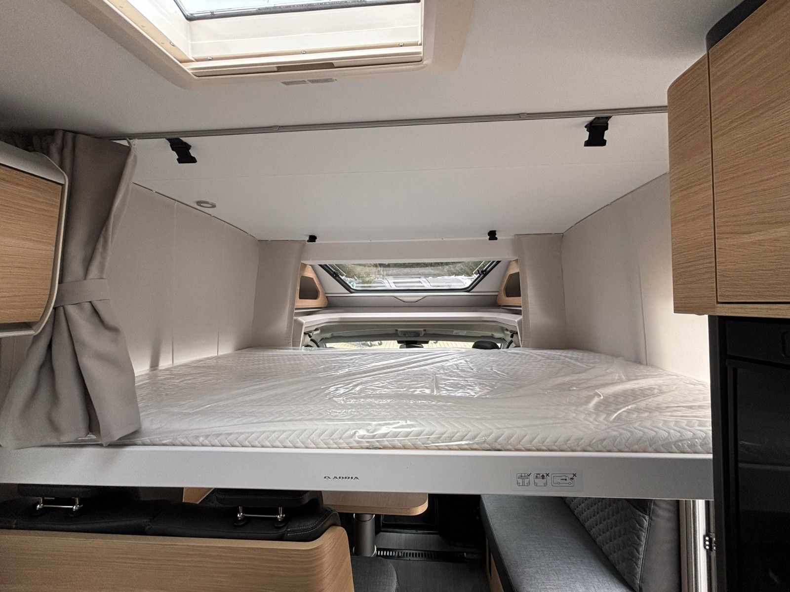 Adria Matrix 60Y 670 SL Jubilee 180,Luftfed.,Combi6 E