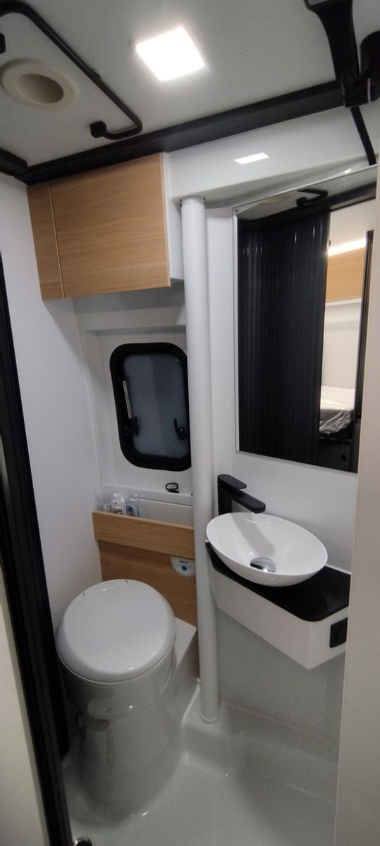 Adria Twin 640 SLB 60Y Jubilee 42,5 Maxi Combi D6E