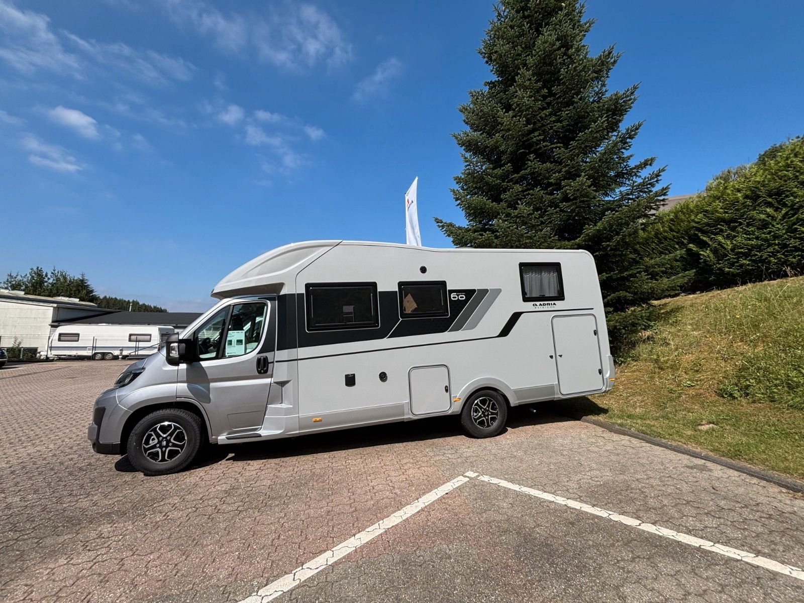 Adria Matrix 60Y 670 SL Jubilee 180,Luftfed.,Combi6 E