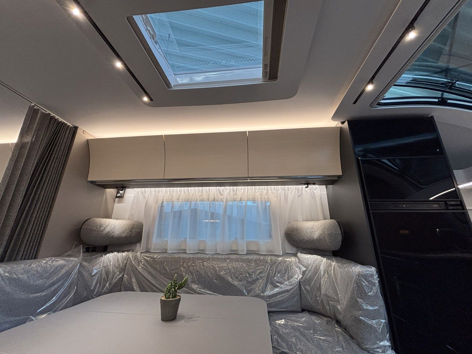 ADRIA Alpina 663 HT 2026 Frontküche,Heckbad,Backofen
