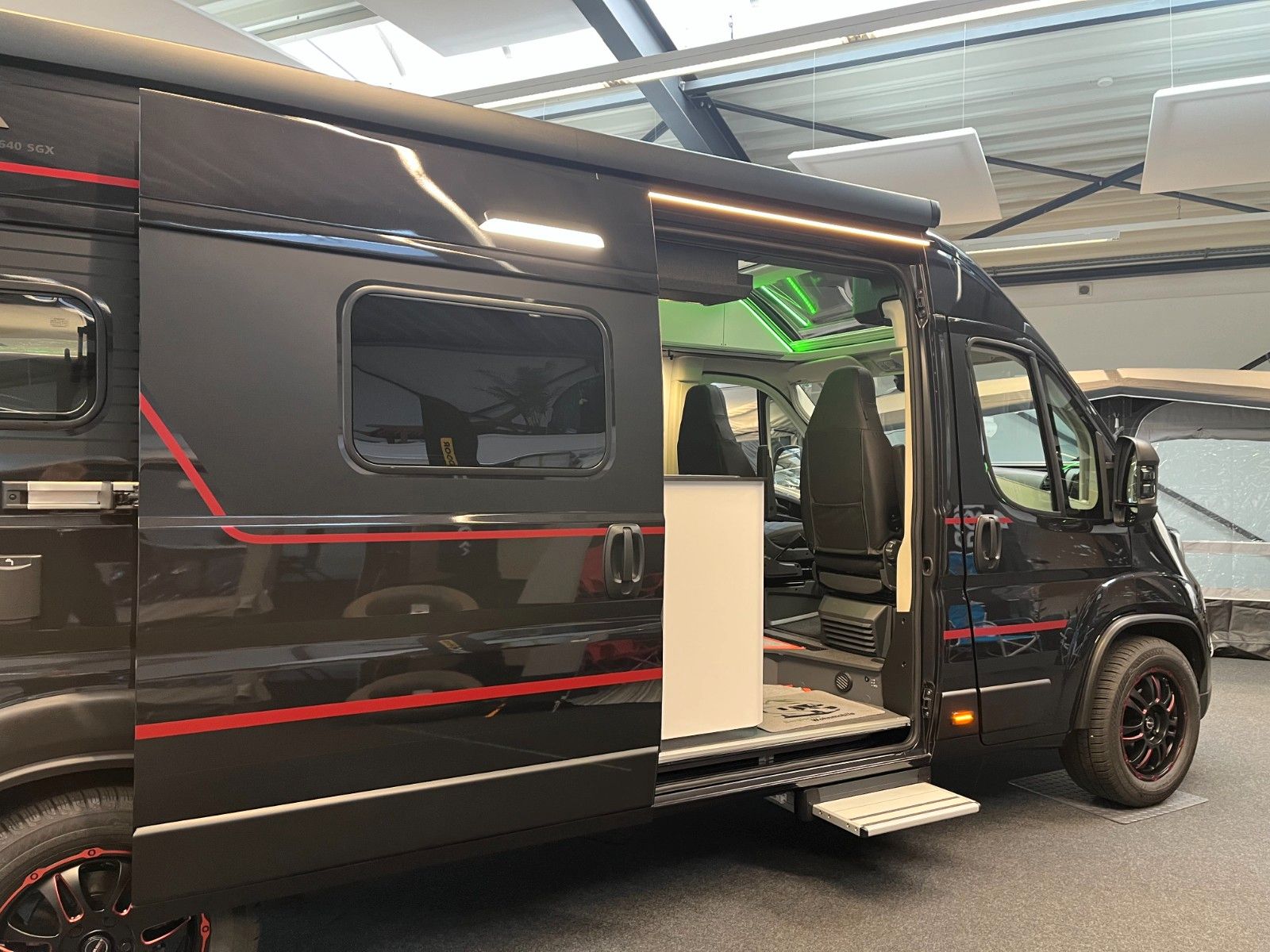 ADRIA Twin Supreme 640 SGX,Voll-Luftf.,400WP,18",Leder