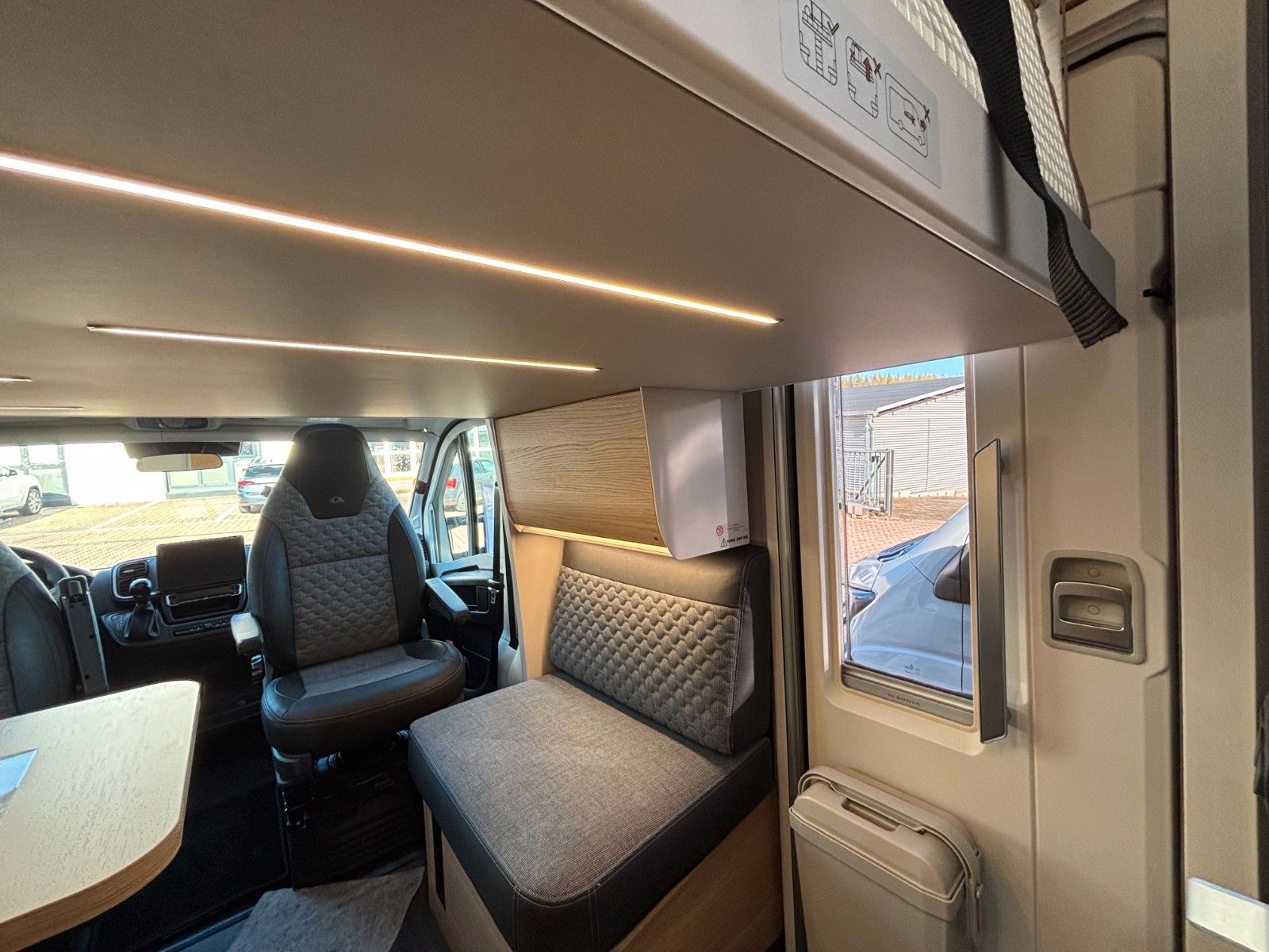 Adria Matrix 60Y 670 SL Jubilee 180,Luftfed.,Combi6 E