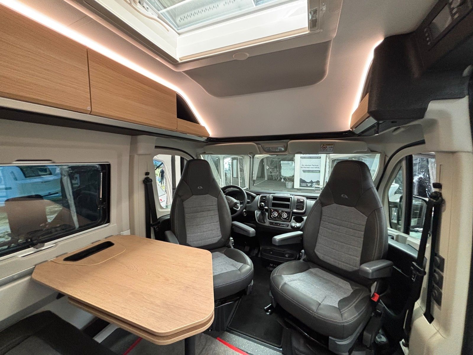 Adria Twin 640 SGX White Edition