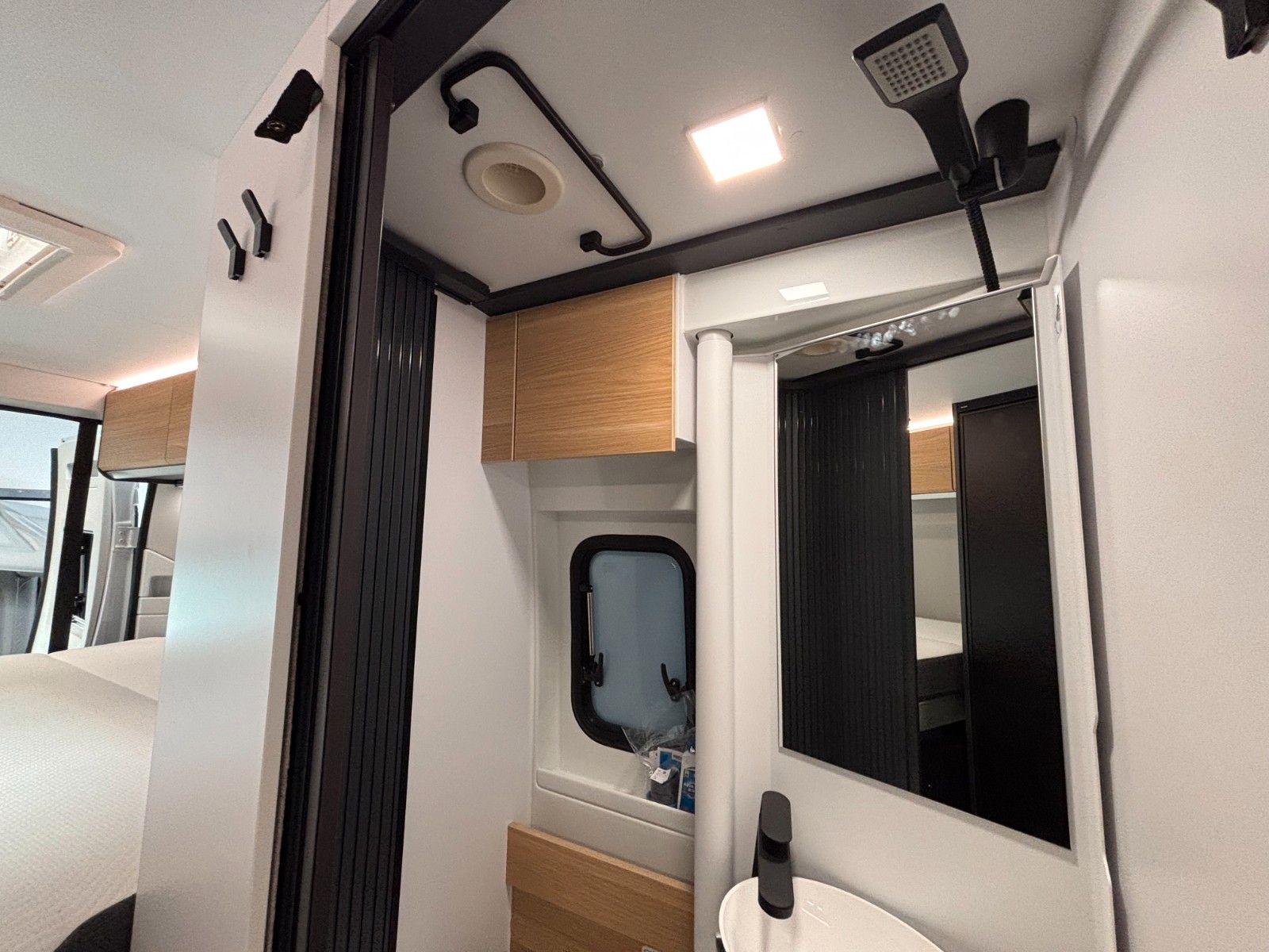 Adria Twin 640 SGX White Edition